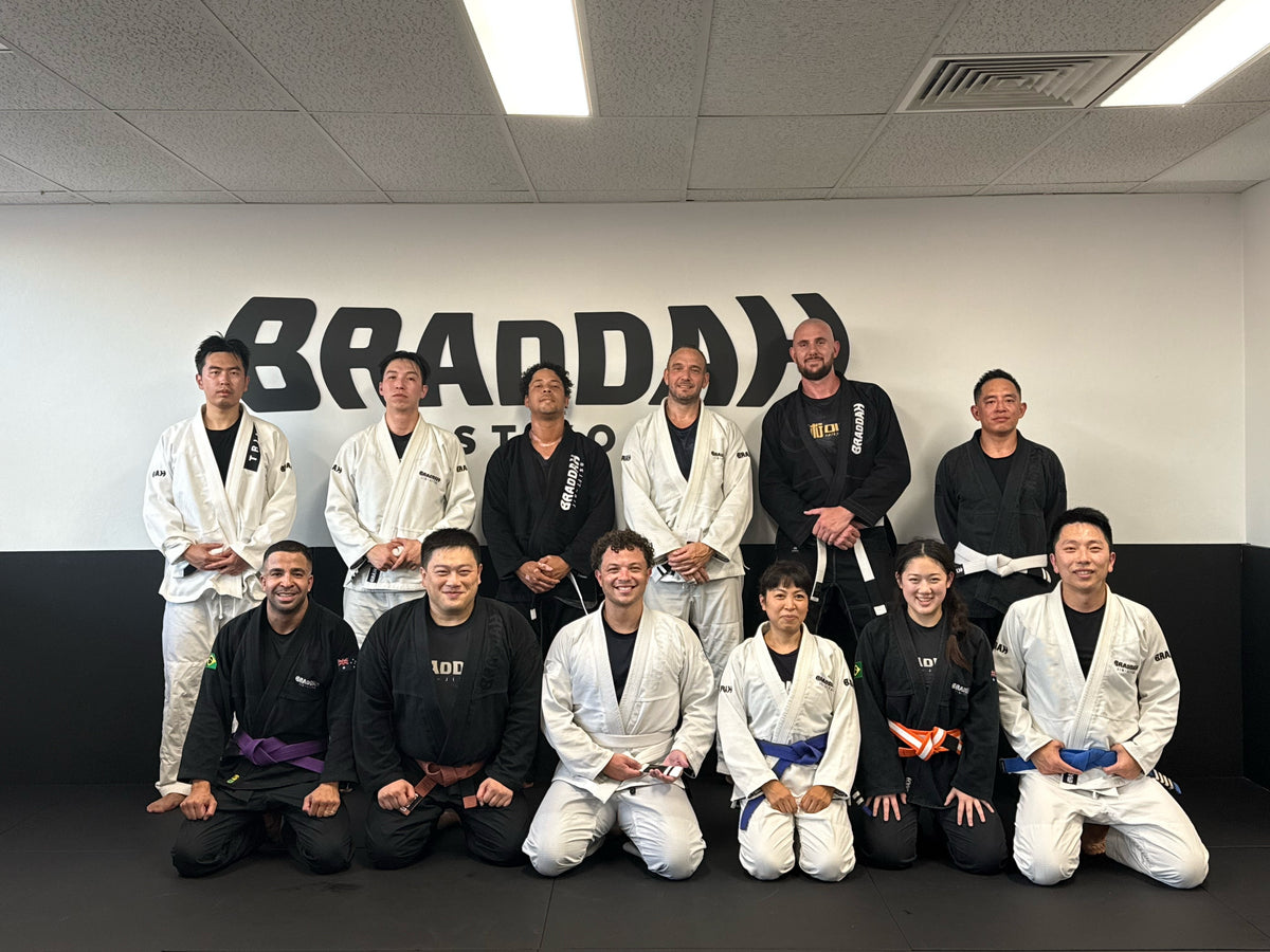 Braddah Jiu-Jitsu Eastwood students and instructors posing together at the academy